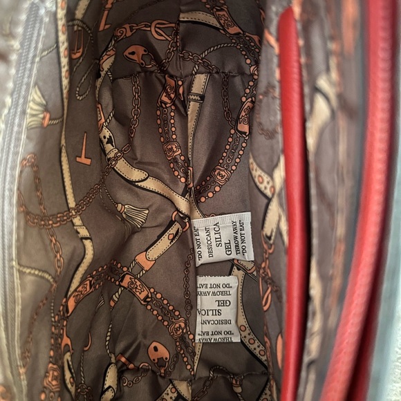 Red Handbag - Picture 15 of 16